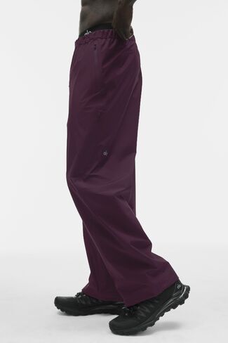 Alo Yoga Alpha Shell Pant - Rich Bordeaux in Kuwait