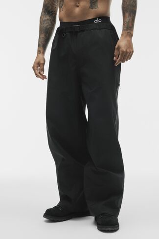 Alo Yoga Alpha Max Shell Pant - Black in Kuwait
