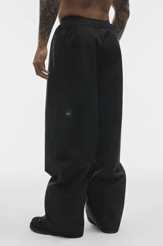 Alo Yoga Alpha Max Shell Pant - Black in Kuwait