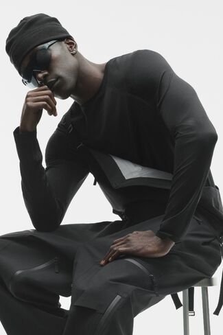 Alo Yoga Alpha Max Bib - Black in Kuwait