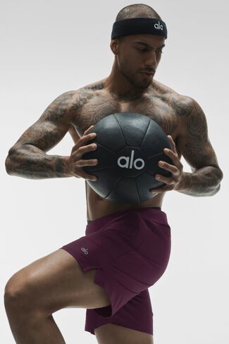 Alo Yoga 5" Repetition Short - Rich Bordeaux in Kuwait