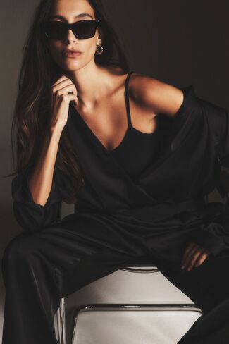 Alo Yoga Satin Smooth Talker Button Up - Black in Kuwait