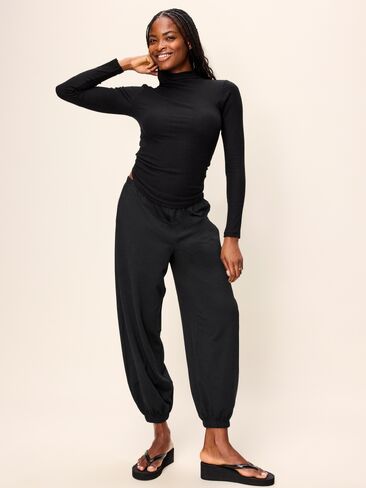Old Navy CloudLite Long-Sleeve Ribbed Turtleneck T-Shirt - Black Jack in Kuwait
