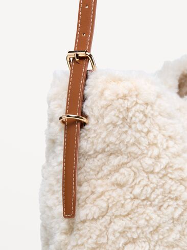 Old Navy Medium Shearling Bucket Bag - Ivory in Kuwait