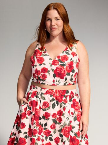 Old Navy The Occasion by Old Navy V-Neck Taffeta Crop Top - Bold Red Floral in Kuwait