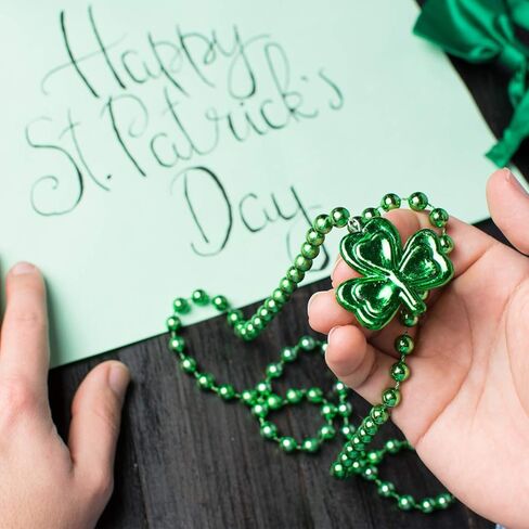 30 حزمة من قلادة عيد القديس باتريك، قلادات خضراء بكميات كبيرة مع خرز شامروك البرسيم ماردي غرا، هدايا حفلات عيد القديس باتريك، قلادات إكسسوارات عيد القديس بادي للأطفال والكبار in Kuwait