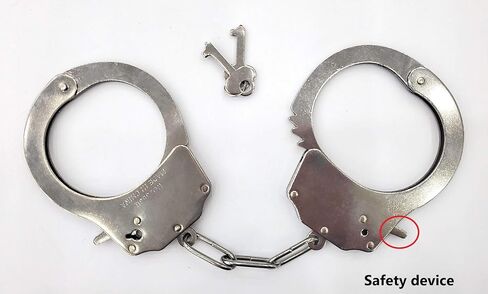 لعبة جاسينسيس أصفاد معدنية مع مفاتيح زي الشرطة ومستلزمات الحفلات in Saudi Arabia