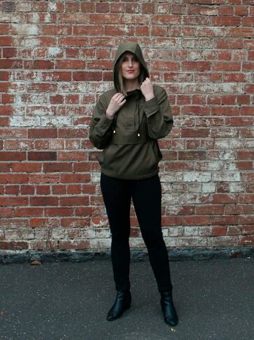 نمط الخياطة المقوس - بلوزة كينيدي بغطاء للرأس (الأحجام 10-22) in Kuwait