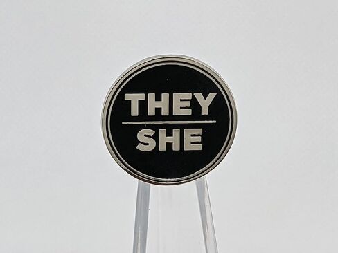 دبوس ضمير من المينا الصلب الدائري الأسود والفضي | شارة زر الضمير الأنثوي غير الثنائي in Kuwait