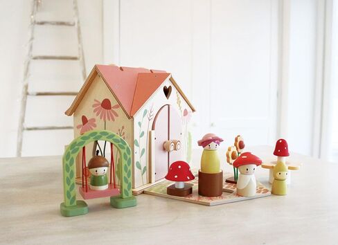 Tender Leaf Toys - Rosewood Cottage - Portable Furnished Wooden 2-Story Dollhouse Set with Handle, 4 Pcs Miniature Toadstool Family with 10 Accessories - Pretend Play Gift for Kids - Age 3+ in Saudi Arabia