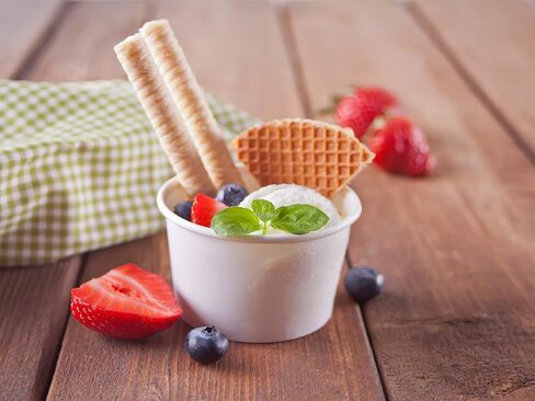 Axe Sickle 50 Pcs 9 Ounce Paper Ice Cream Cups Disposable Dessert Bowls for Hot or Cold Food, Sundae, Frozen Yogurt, Soup, White in Saudi Arabia