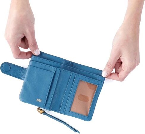 محفظة Fern Bifold النسائية من HOBO، متوسطة ثنائية الطي in Saudi Arabia