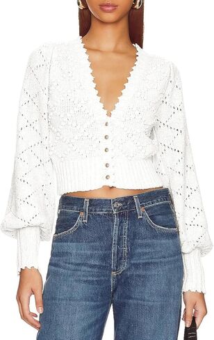 سترة نسائية من Langwyqu ذات رقبة على شكل V من الكروشيه وأكمام واسعة وأزرار سفلية سترة منسوجة عصرية قصيرة بوليرو in Kuwait