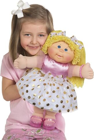 دمية كلاسيكية للأطفال من Cabbage Patch مع شعر غزل حقيقي، 40.64 سم - دمية طفل أصلية قابلة للتبني على الطراز القديم - مرخصة رسميًا - هدية للفتيات - عيون شقراء/زرقاء in Kuwait