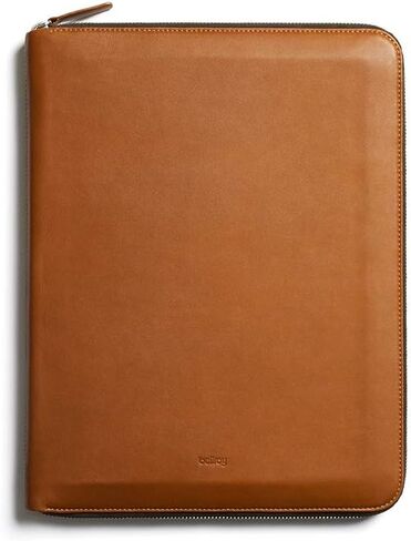 Bellroy Work Folio A4 (محفظة جلدية فاخرة، إغلاق بسحاب، منظم دفاتر الملاحظات والأقلام والهاتف والبطاقات والمزيد) - كراميل in Kuwait