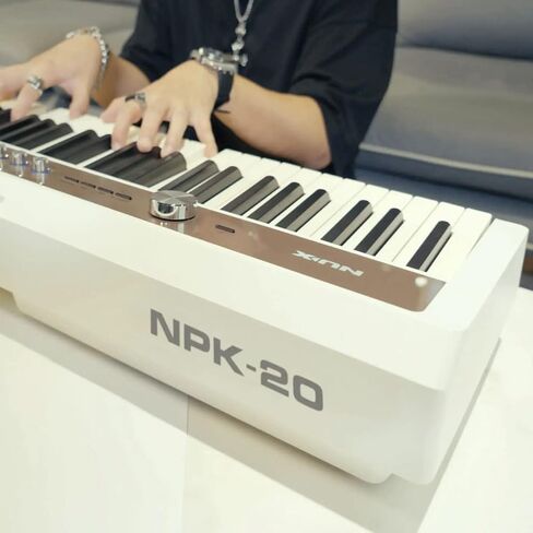 بيانو رقمي محمول NUX NPK-20، 271 صوتًا، لوحة مفاتيح مطرقة ذات مستشعر ثلاثي 88 مفتاحًا، 5 مستويات حساسية اللمس (أبيض) in Saudi Arabia