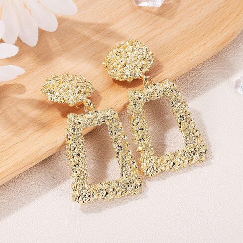 6 أزواج كليب على الأقراط للنساء الفتيات هيبوالرجينيك خفيفة الوزن شرابة نمط هندسي كليب على استرخى غير ثقب طقم من الحلقان in Kuwait