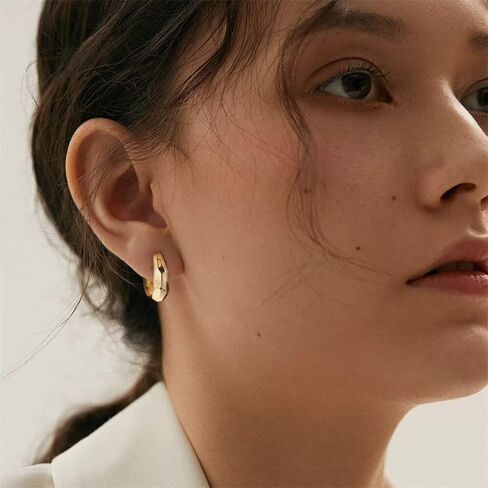 2/4 Pairs Gold Clip on Earrings Women 14K Gold Plated Clip on Hoop Earrings Twist Round Chunky Hoop Earrings Clip on Earrings No Piercing Fake Earrings Jewelry Gifts in Saudi Arabia