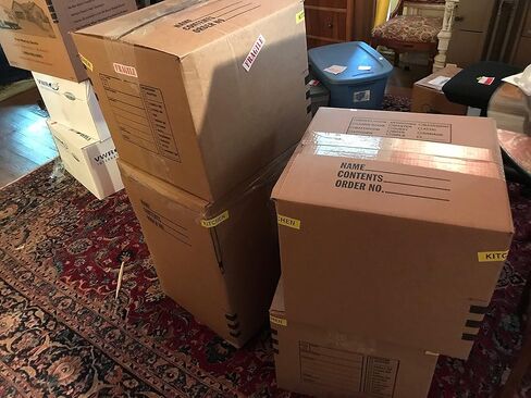 مجموعة التعبئة والتحريك - 525 ملصقًا متحركًا مرمزًا بالألوان، ومعرفات الأبواب، وموزع مسدس الشريط، و6 لفات من شريط التغليف، وعلامة دائمة ذات طرف مزدوج - قم بتنظيم حركتك بسهولة in Kuwait