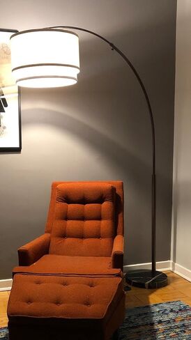 مصباح أرضي من Brightech Mason Arc - مصباح قائم على الزاوية الحديثة مع غطاء مصباح طبل معلق فريد لغرفة المعيشة - إضاءة علوية ساطعة، إضاءة معلقة منحنية لغرفة النوم. مكتبة دن - برونزية in Kuwait