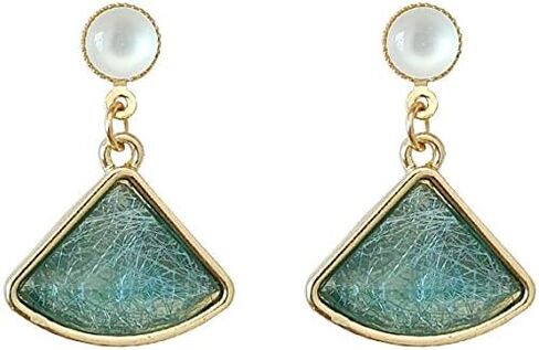 أقراط كريستال غير مرئية للنساء غير مثقوبة، مثلث ذهبي أخضر، مشبك مريح على أقراط ميابي غريس in Kuwait