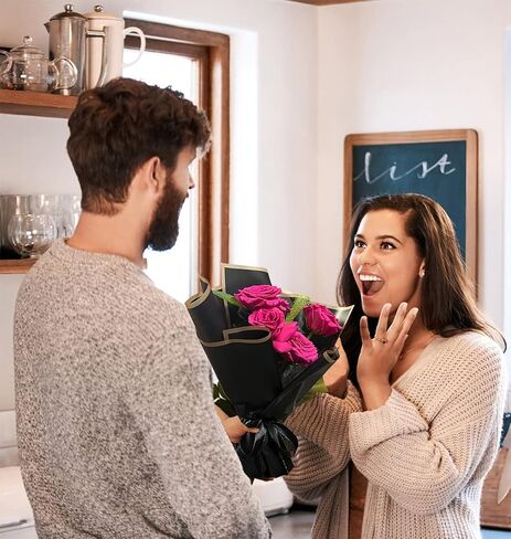 Unarty 20 ورقة 5 ألوان من ورق تغليف الزهور، ورق تغليف باقة مقاوم للماء بحافة ذهبية، ورق تغليف زهور 22.8 × 22.8 بوصة، أسود، وردي، أبيض، أحمر، شامبانيا in Kuwait
