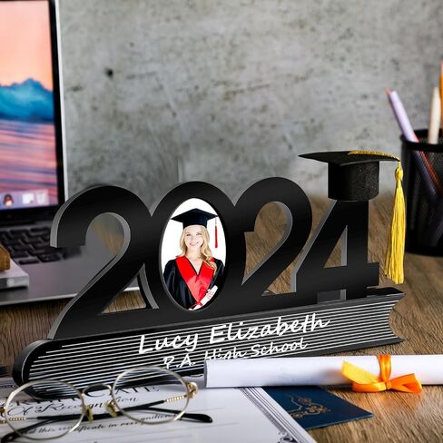 إطار صورة التخرج من Capoda 2024، إطار صورة خشبي للتخرج DIY مع قلم حبر أبيض وقبعة تخرج صغيرة لفئة التخرج من 2024 هدايا للفتيات والأولاد والابنة in Kuwait