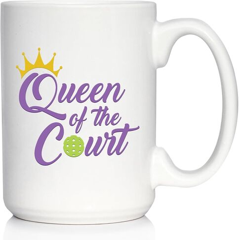 كوب قهوة Queen of the Court - هدايا كرة البيسبول للنساء - ديكور بطابع كرة البيسبول - كوب سيراميك أبيض كبير سعة 15 أونصة in Kuwait