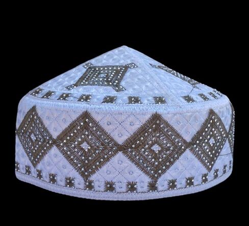 قبعة صلاة للرجال الكوفيين المسلمين للجنسين باللون الأبيض مرصعة بالأحجار في الهواء الطلق أغطية رأس للعيد مصنوعة يدويًا من الكوفيس نماز in Kuwait