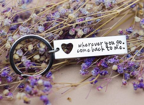 سلسلة مفاتيح للصديق، مطبوع عليها عبارة "Wherever You Go To Me" تصلح كهدية من أجله، هدايا متنقلة، هدايا صديق. in Kuwait