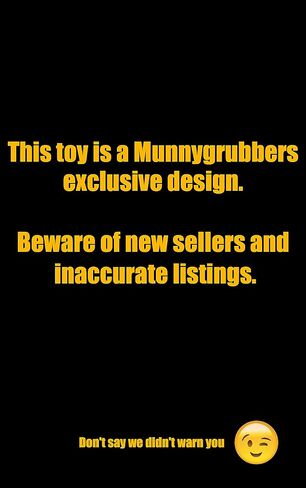 MunnyGrubbers - سلسلة مفاتيح لعبة كمان أصغر أصلية في العالم مع موسيقى حزينة قابلة للتشغيل - سلسلة مفاتيح كمان صغيرة صغيرة مع صوت - Meme - مبتكرة - مضحكة - نكتة - هدية - (مع حامل يدوي) in Kuwait