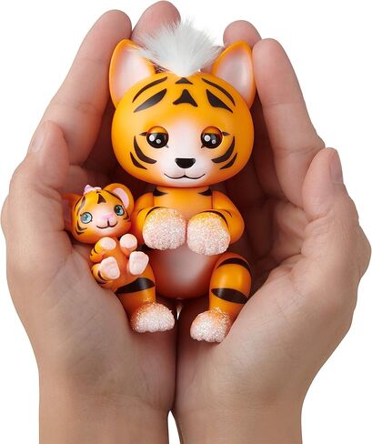 WowWee Fingerlings Light-Up Baby Black Panther وMini in Kuwait