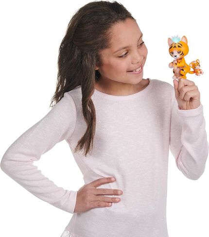 WowWee Fingerlings Light-Up Baby Black Panther وMini in Kuwait