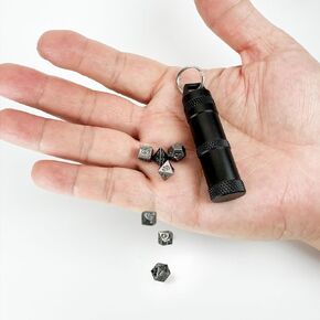 HAOMEJA Mini DND Dice Metal 7pcs مجموعة صغيرة صغيرة متعددة السطوح D&D مجموعة النرد مع قلادة D20 مجوفة وسلسلة مفاتيح محمولة وحقيبة عين التنين تنطبق على الزنزانات والتنينات النرد (الأخضر والنحاس الأحمر الصغير)