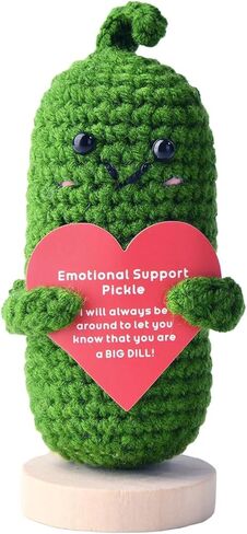 كروشيه الدعم العاطفي، دمية كروشيه صغيرة مصنوعة يدويًا من الخيار، ديكور منزلي صغير لطيف، هدايا حياكة للنساء والأصدقاء (صبي مخلل) in Kuwait