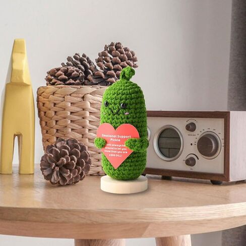 كروشيه الدعم العاطفي، دمية كروشيه صغيرة مصنوعة يدويًا من الخيار، ديكور منزلي صغير لطيف، هدايا حياكة للنساء والأصدقاء (صبي مخلل) in Kuwait