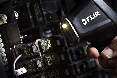 FLIR TG56-2 ميزان حرارة موضعي بالأشعة تحت الحمراء مع قراءات رقمية: لقياسات درجة الحرارة غير المتصلة حتى 2,372 درجة فهرنهايت in Saudi Arabia