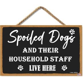 علامة الكلاب المدللة وموظفيها يعيشون هنا، 11 × 6 بوصة لافتة خشبية معلقة لديكور المنزل، لافتات عائلية لهدية ديكور المنزل، هدايا علامة ديكور غرفة الكلب، علامة فنية جدارية لديكور المنزل (CA7US-022) in Kuwait