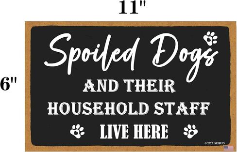 علامة الكلاب المدللة وموظفيها يعيشون هنا، 11 × 6 بوصة لافتة خشبية معلقة لديكور المنزل، لافتات عائلية لهدية ديكور المنزل، هدايا علامة ديكور غرفة الكلب، علامة فنية جدارية لديكور المنزل (CA7US-022) in Kuwait