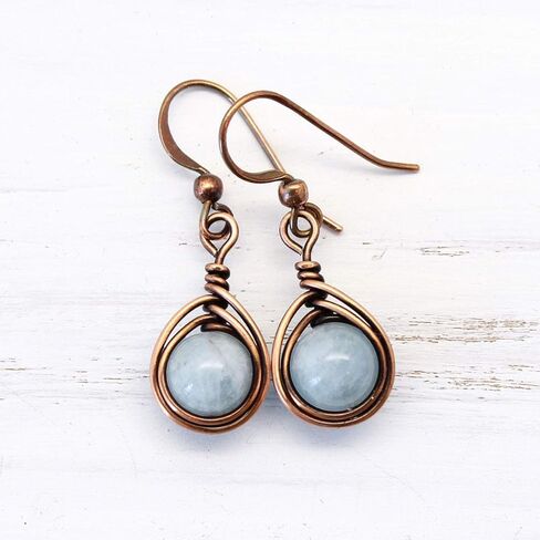 أقراط نحاسية صلبة مصنوعة يدويًا بأحجار كريمة من الزبرجد (نحاس عتيق، قطرة 1 بوصة) in Kuwait