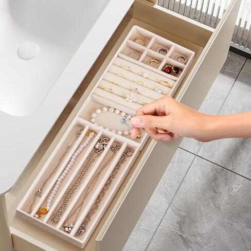 مجموعة من 5 صواني مجوهرات، منظم مجوهرات قابل للتكديس لتخزين الأقراط والخواتم والقلادة وإكسسوارات السوار مع مقسم قابل للإزالة، بيج in Kuwait