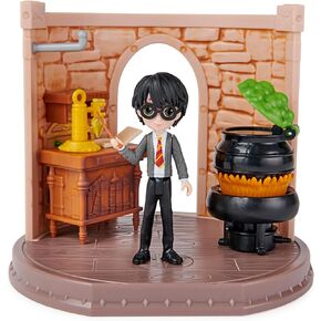 Wizarding World Harry Potter, Magical Minis Amazon Exclusive Deluxe Hogwarts Castle, 3 Classroom Playsets, 22 Accessories, 3 Figures, Lights & Sounds