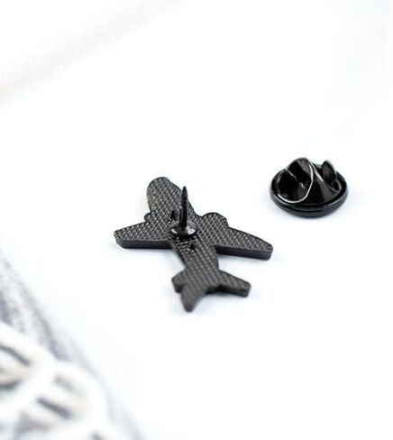 دبوس بروش للطائرة، دبوس ربطة عنق لشارة الطائرة النفاثة، دبوس بروش بتصميم كرتوني على شكل طائرة من المينا، مقاس M، معدن، خليط معدني in Kuwait