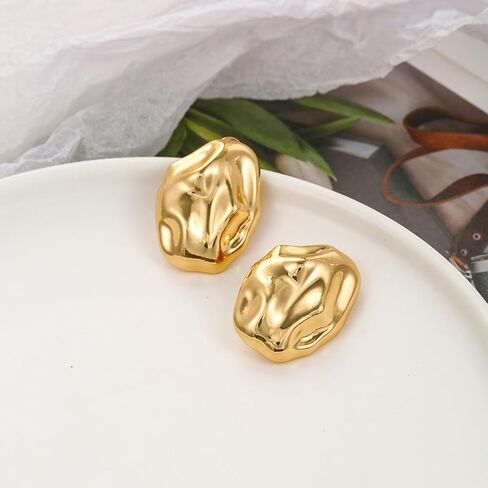 مشبك بيضاوي مطروق مكتنز على الأقراط للنساء الفتيات، زر مطلي بالذهب عيار 14 قيراط بدون ثقب أقراط هندسية غير منتظمة سميكة، مجوهرات عصرية فريدة من نوعها in Kuwait