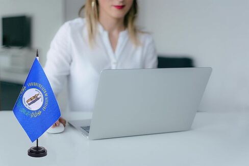 2 حزمة من علم ولاية كنتاكي بالولايات المتحدة الأمريكية مجموعة علم مكتب ولاية كنتاكي - أعلام مكتب صغيرة صغيرة لطاولة كنتاكي مع حامل عمود صلب أسود مقاس 12 بوصة وقاعدة لاجتماعات الفصول الدراسية وديكورات سطح المكتب in Kuwait