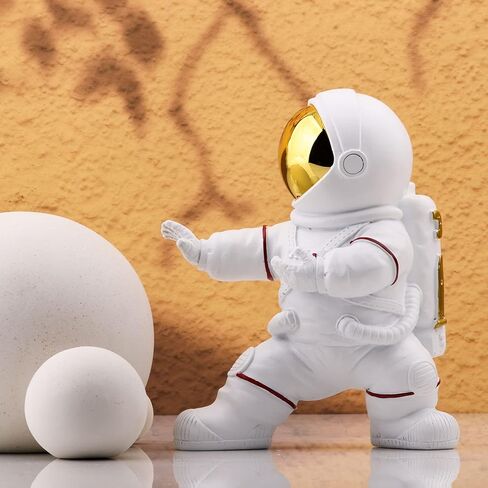 تمثال رائد فضاء، ديكور رائد فضاء، تمثال رائد فضاء الكونغ فو ديكور رائد الفضاء، منحوتات ديكور المنزل، ديكور رف من الذهب الأبيض، ديكور الطاولة، زخرفة صغيرة لطيفة على شكل رائد فضاء in Kuwait