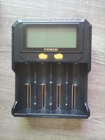 شاحن بطارية 4 Bay 26650 21700 مع اختبار السعة، شاحن FUGASUN 4 Bay PD Fast/QC 3.0 شاحن بطارية 18650 26650 شاحن لـ 32700 32650 26700 22700 21750 20700 Ni-MH مع لوح حماية in Kuwait