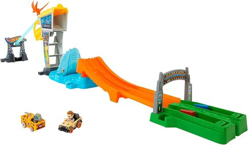 مجموعة مسارات Hot Wheels & Toy Cars، RacerVerse Jurassic World Blue’s Raptor Rush Track Set مع 2 متسابقين مصبوبين: Blue & Owen in Saudi Arabia