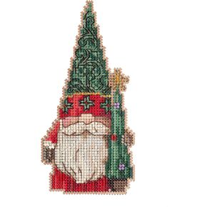 طقم زينة غرز متقاطعة من Mill Hill Gnome مع شجرة 2022 Jim Shore Santa Gnomes JS202211