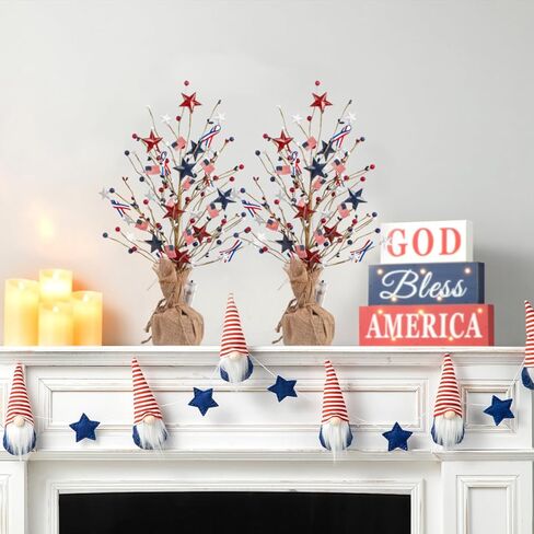 شجرة طاولة اصطناعية باللون الأحمر والأبيض والأزرق وشجرة طاولة على شكل نجمة ليوم العلم الأمريكي في الرابع من يوليو، قاعدة من الخيش مع سلسلة ضوء العلم الوطني للديكور الوطني لسطح الطاولة في الأماكن المغلقة والخارجية in Kuwait